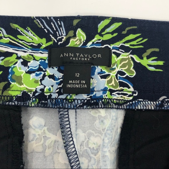 ANN TAYLOR Factory Navy Floral Pattern Shorts, 12 - Picture 2 of 7